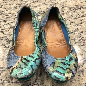 Azure snake Tieks size 7